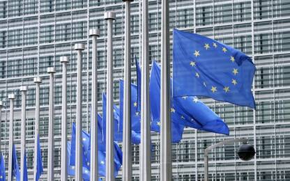 Commissione Ue: "Pil Italia +0,9%, ma pesano incertezze politiche"