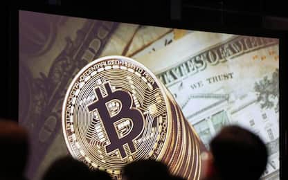 Bitcoin, prezzo cala del 40% rispetto al record del 17 dicembre