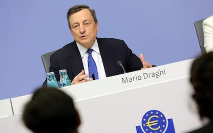 Bce, Draghi: "Forte tendenza alla crescita, l’inflazione risalirà"