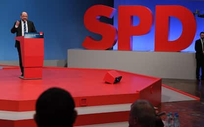 Germania, Spd dice sì a nuovo governo di coalizione con Merkel