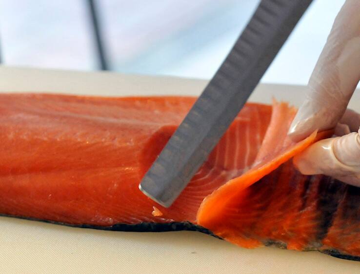 100 grammi di salmone dell'Atlantico cotto al forno o alla piastra contengono 1,8 grammi di Omega 3