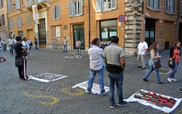 Ambulanti abusivi, in Italia sono 105mila: circa 1 miliardo evaso