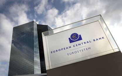 Bce, allarme debito Eurozona: peggiorano le prospettive. Pesa l'Italia