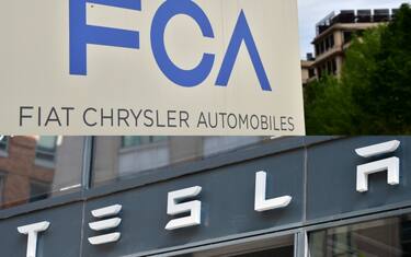 Fca pagherà Tesla per rispettare i parametri Ue sulle emissioni di Co2