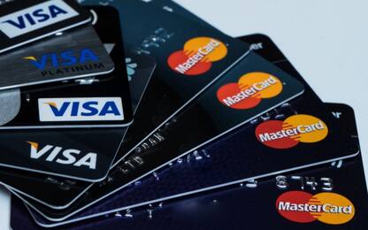 Soffre di shopping compulsivo, giudice le toglie la carta di credito