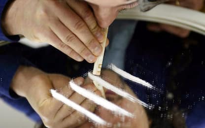 Napoli, sorpreso mentre vende cocaina in strada: arrestato 28enne