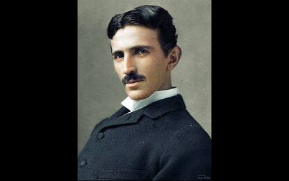 Chi era Nikola Tesla, genio senza confini morto 76 anni fa