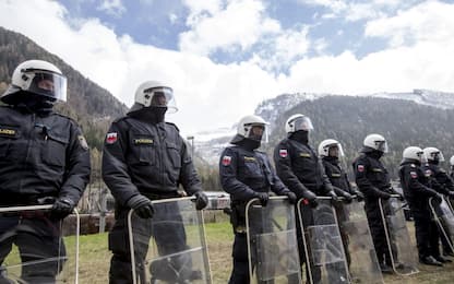 Austria, Kurz a Ue: "Costringere ad accettare migranti non aiuta"