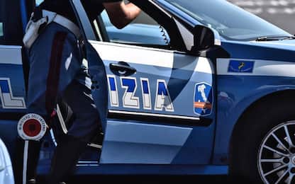 In auto con pistola, arrestati due uomini originari del Napoletano