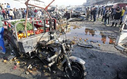 Iraq, autobomba a Baghdad: 12 morti. L'Isis rivendica