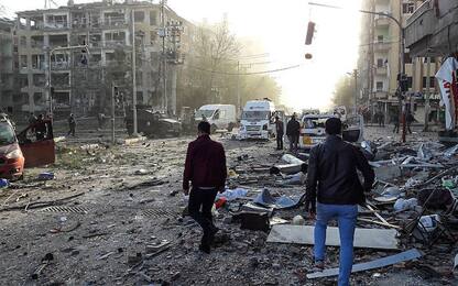 Turchia, 4 poliziotti morti in un attentato esplosivo a Diyarbakir