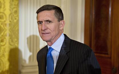 Trump perde un fedelissimo, lascia Flynn: "Ricattabile da russi"