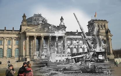 Russia, copia del Reichstag in un parco a tema