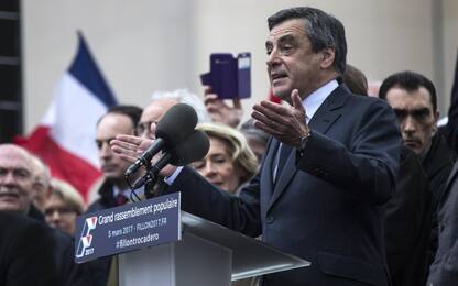 Francia, Fillon in piazza: "Restiamo uniti, serve ultimo sforzo"