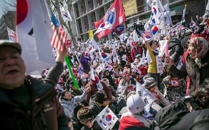 Corea del Sud: destituita presidente Park. Scontri in piazza, 2 morti
