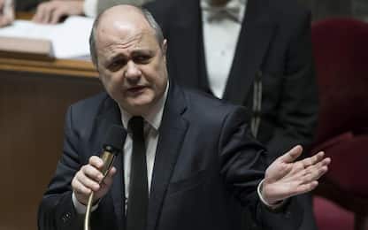 Francia, lascia ministro Interno. E spuntano nuove accuse su Fillon