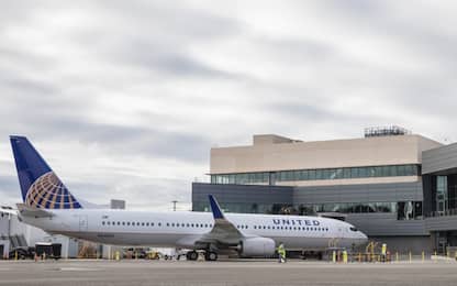United Airlines nega imbarco a ragazze in leggings, polemiche in Rete