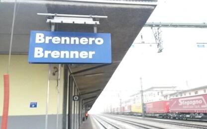 Migranti, Austria: “Al Brennero controlleremo tutti i treni”