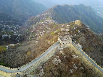 Sulla Grande Muraglia Cinese, a bordo di una slitta. Video