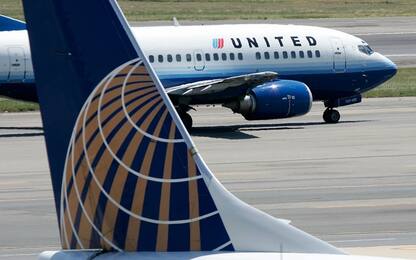 Trascinato via per overbooking, United Airlines annuncia risarcimento