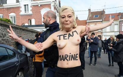 Francia, Femen protestano contro Le Pen