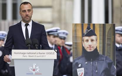 Spari su Champs-Elysées, compagno agente ucciso: "Soffro senza odio"