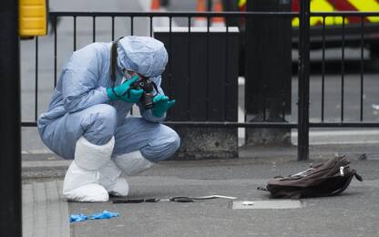 Terrorismo, operazioni a Londra e nel Kent: 6 arresti, ferita donna