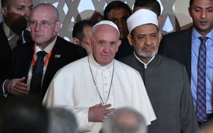 Il Papa in Egitto: "Fermare barbarie di chi uccide in nome di Dio"