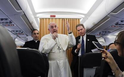 Papa Francesco: "Alcuni campi rifugiati in Italia come i lager"