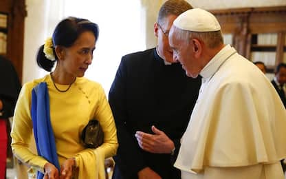 Papa Francesco vede Aung San Suu Kyi: via alle relazioni diplomatiche
