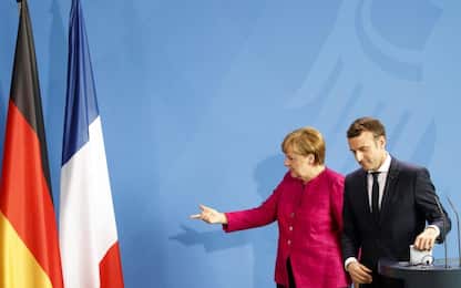Incontro Macron-Merkel: "Se serve pronti a cambiare i trattati Ue"