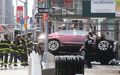 NY, auto su pedoni a Times Square: un morto. Non è un attentato
