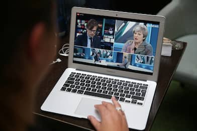 Regno Unito al voto, tra meme virali e iniziative di fact-checking