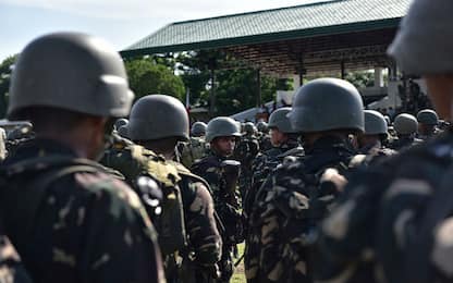 Filippine: scontri tra esercito e jihadisti, 2mila civili intrappolati