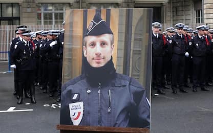 Attentato agli Champs-Elysees, nozze postume per l'agente ucciso