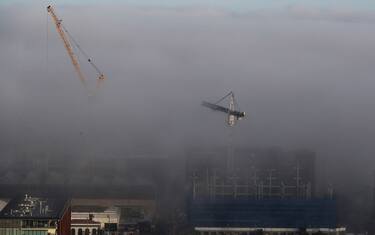 Auckland avvolta dalla nebbia