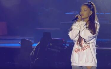 Ariana torna a Manchester