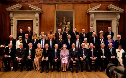 Elisabetta II incontra Compagni d'Onore