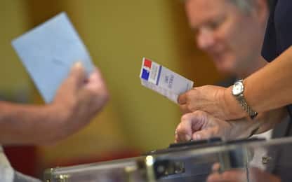 Legislative, Francia al ballottaggio: affluenza ancora in forte calo