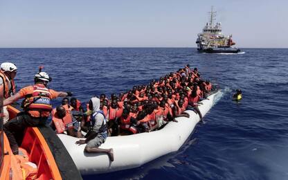 Migranti, l'Ue presenta un piano d'azione a sostegno dell'Italia