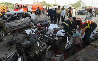 Pakistan: almeno 26 morti in un attacco suicida a Lahore