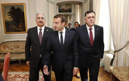 Libia, accordo Sarraj-Haftar a Parigi. Macron: "Progressi verso pace"
