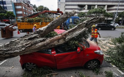 Taiwan, migliaia di evacuati e 81 feriti per il tifone Nesat. FOTO