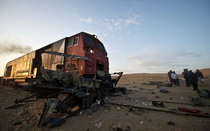 Scontro fra treni in Egitto, almeno 15 morti e decine di feriti