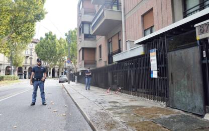 Torino, litiga con la ex poi si toglie la vita davanti ai poliziotti
