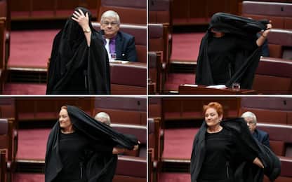 Australia, in Parlamento col burqa