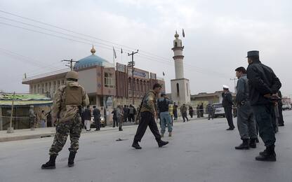 Afghanistan, attacco Isis a moschea sciita di Kabul: almeno 20 morti