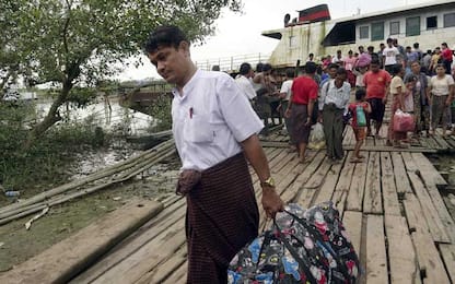 Birmania, esercito spara sui civili Rohingya in fuga
