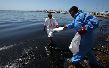 Operazione di pulizia in mare in Grecia