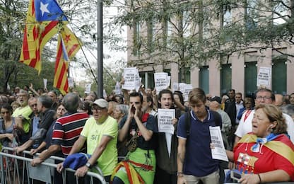 Catalogna, tutti liberi i 14 arrestati. Procura denuncia dimostranti